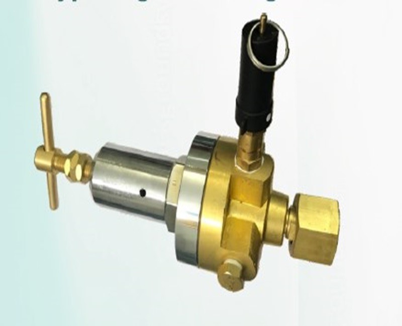 Piston type high flow regulator